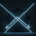 Twee neerwaarts kruisende lijnen over een donker blauw kristal, symbool voor de death cross bij Ethereum