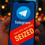 Een smartphone met de Telegram-app en een rode inbeslagnamemelding op straat